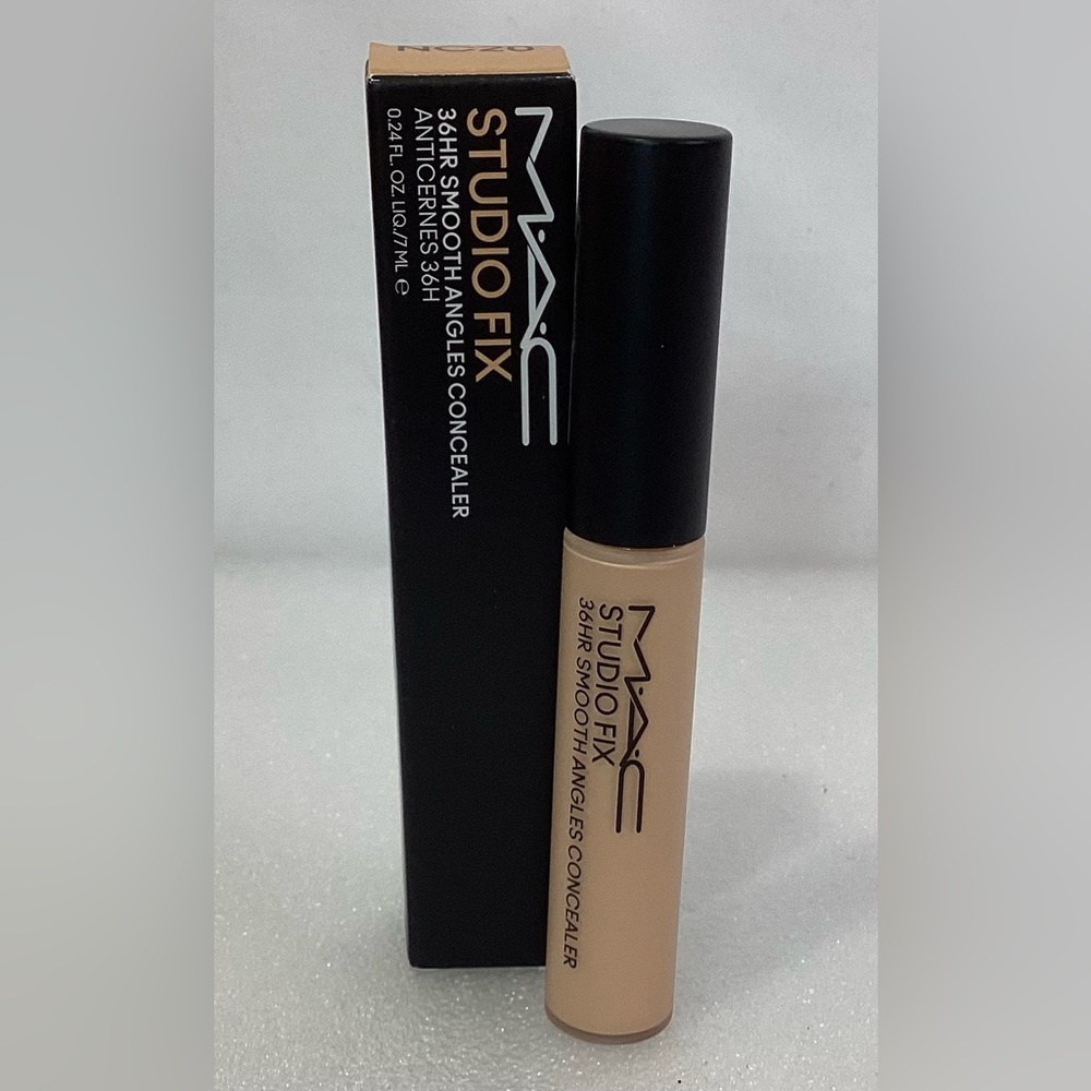 MAC Studio Fix Concealer 36 Hr Smooth Angles Concealer Shade NC 20